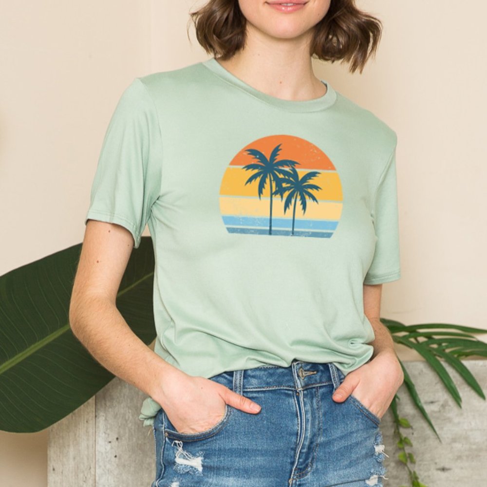 BASIC T-SHIRT WITH PALM TREE SUNSET PRINT